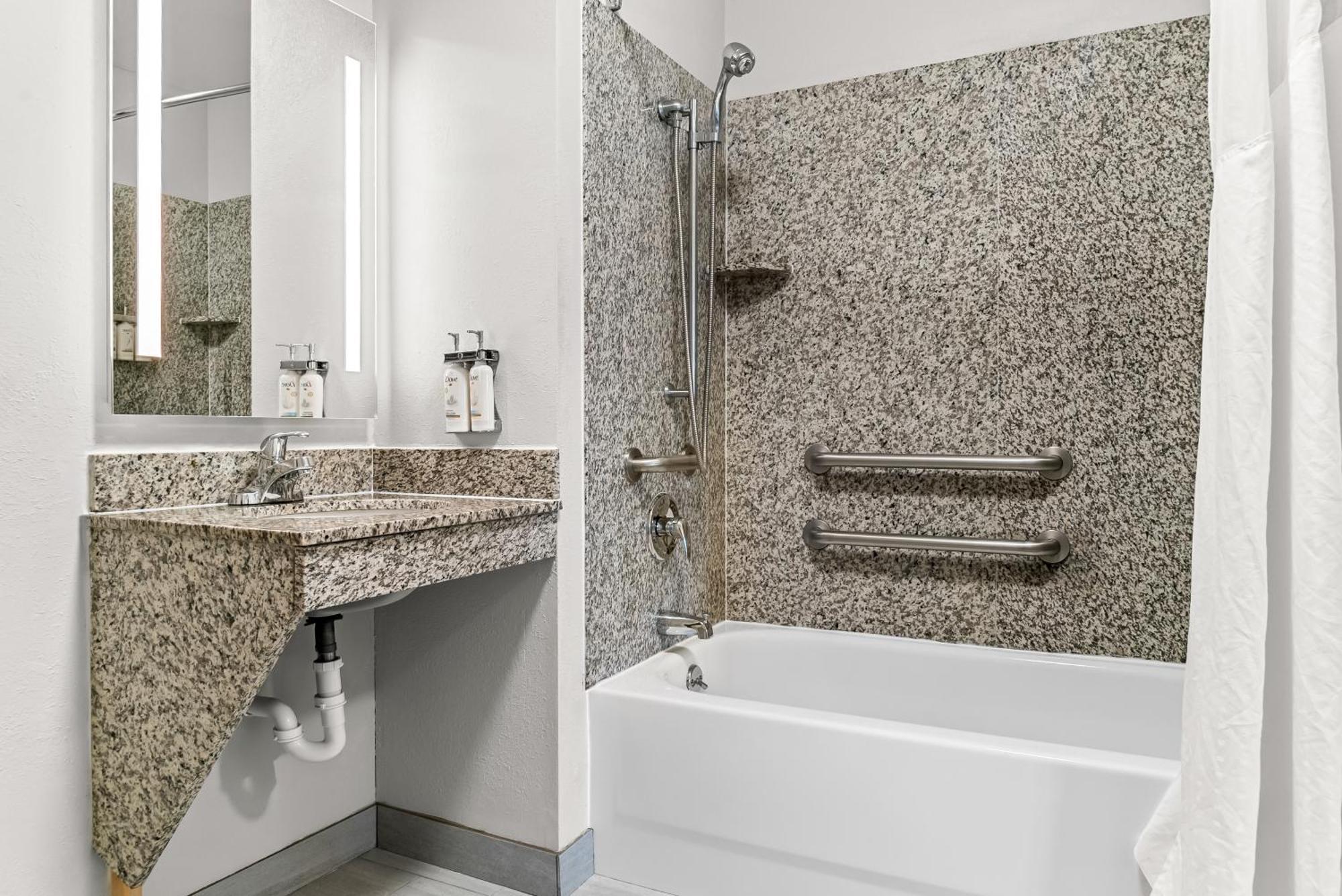 Holiday Inn Express & Suites - Detroit North - Roseville By Ihg Exteriér fotografie